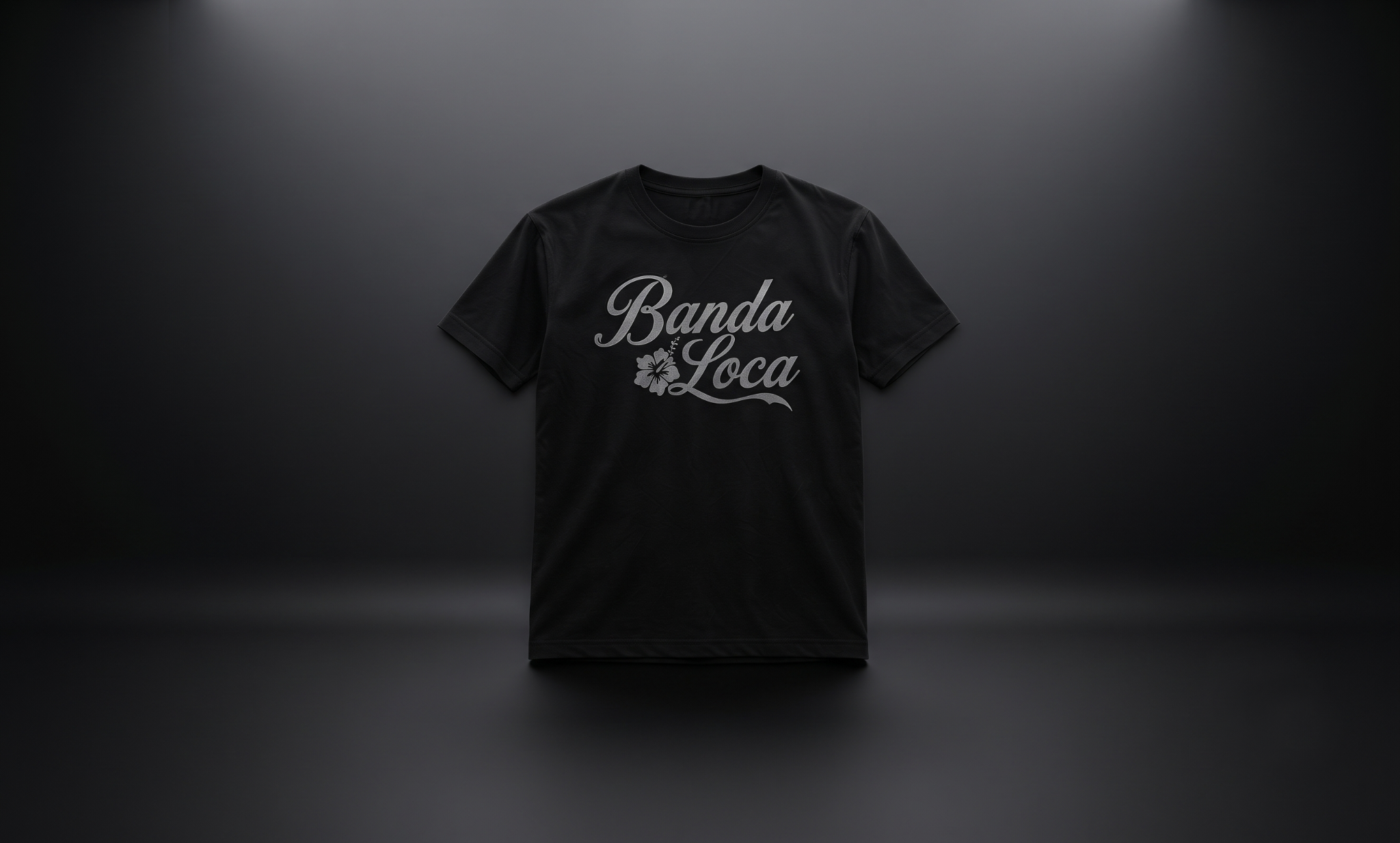 Camiseta negra oficial de Banda Loca con letras plateadas